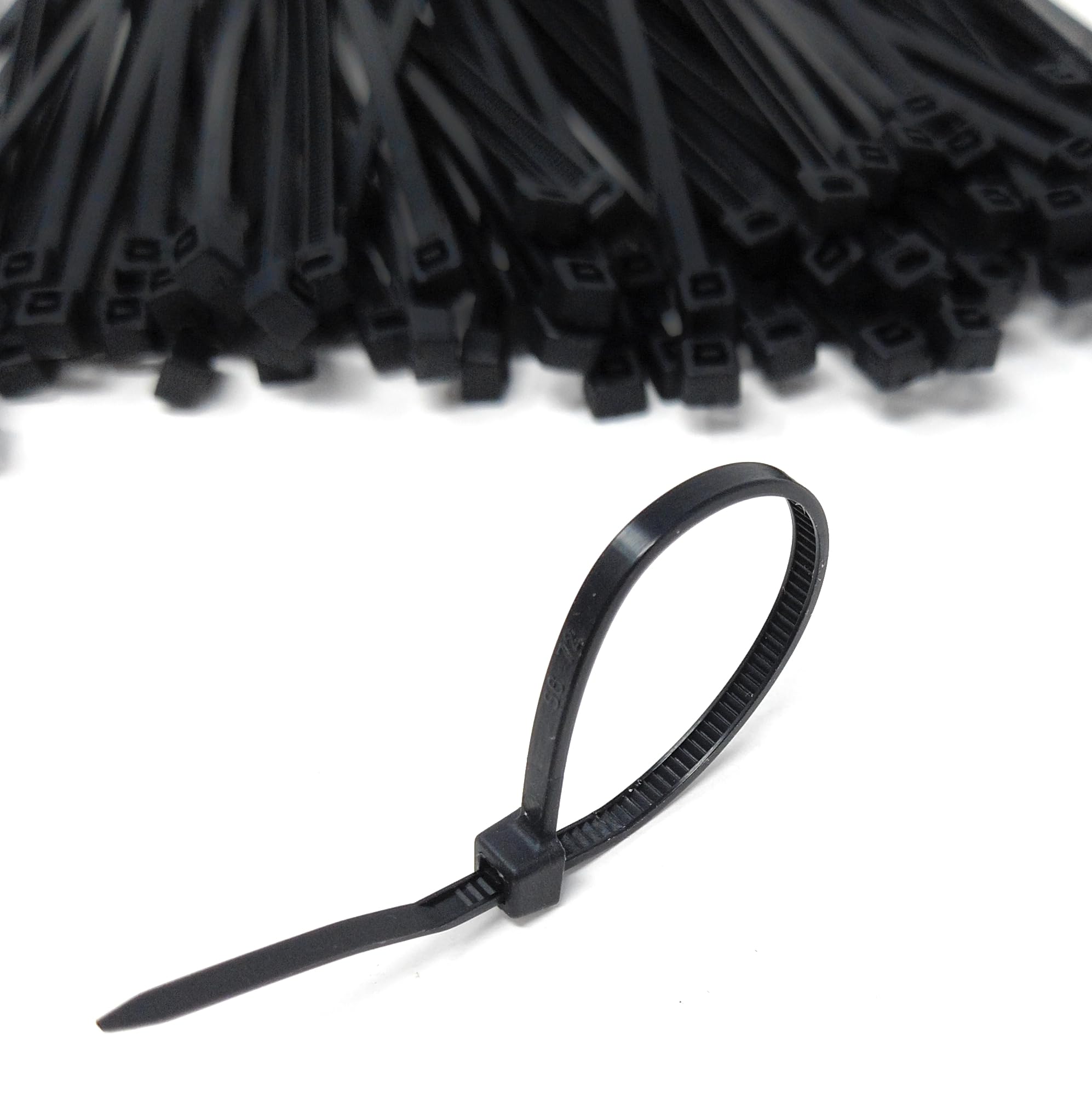 Nylon Cable Ties, 100mm x 2.5mm, Pack of 100, Plastic Zip Tie Wraps, Self-Locking