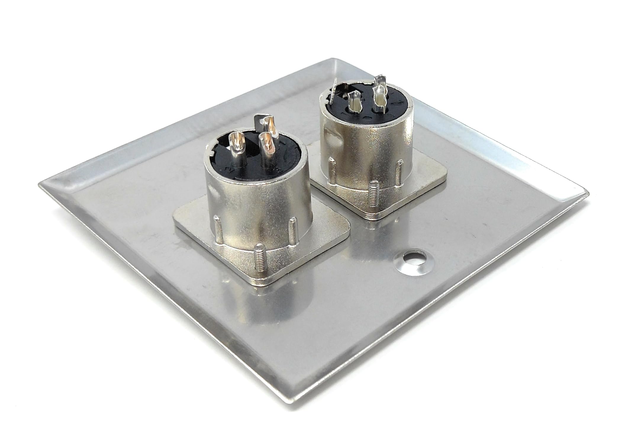 XLR Wall Plate – 3-Pin Single Gang Faceplate with 1 Male & 1 Female Socket, Stainless Steel Audio Panel with Soldering Ends for Mic, Mixer, Speaker & Amplifier